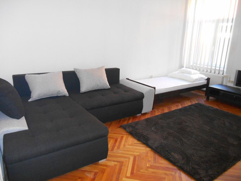 شقة Akos Apartman إغير المظهر الخارجي الصورة