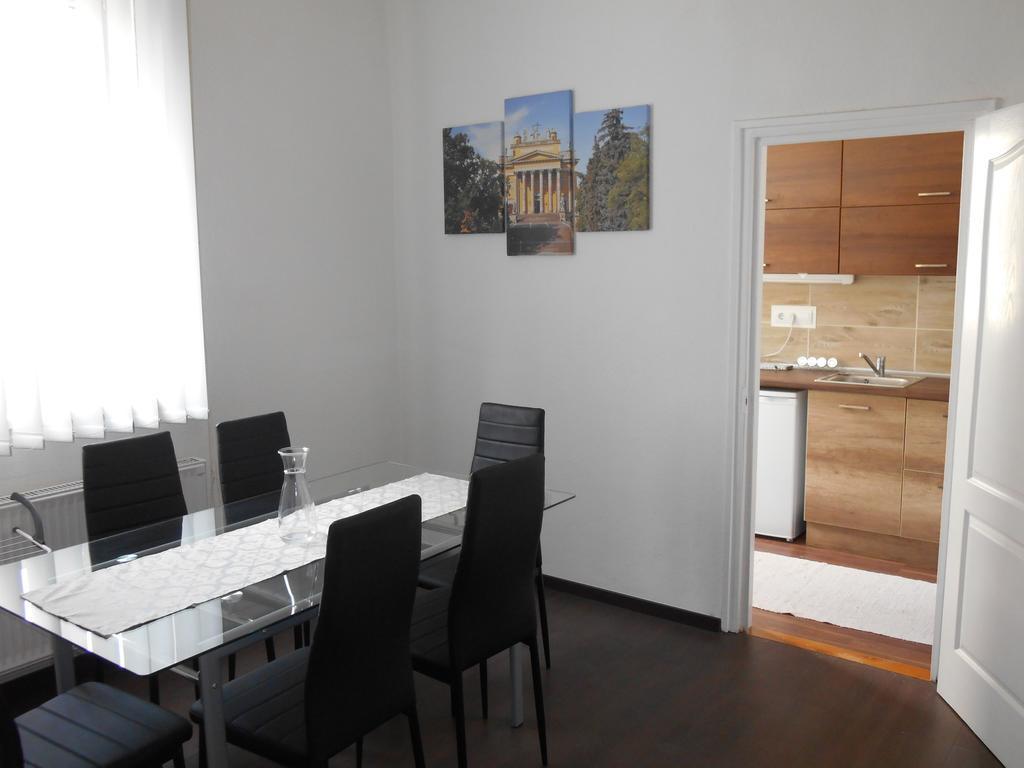 شقة Akos Apartman إغير المظهر الخارجي الصورة