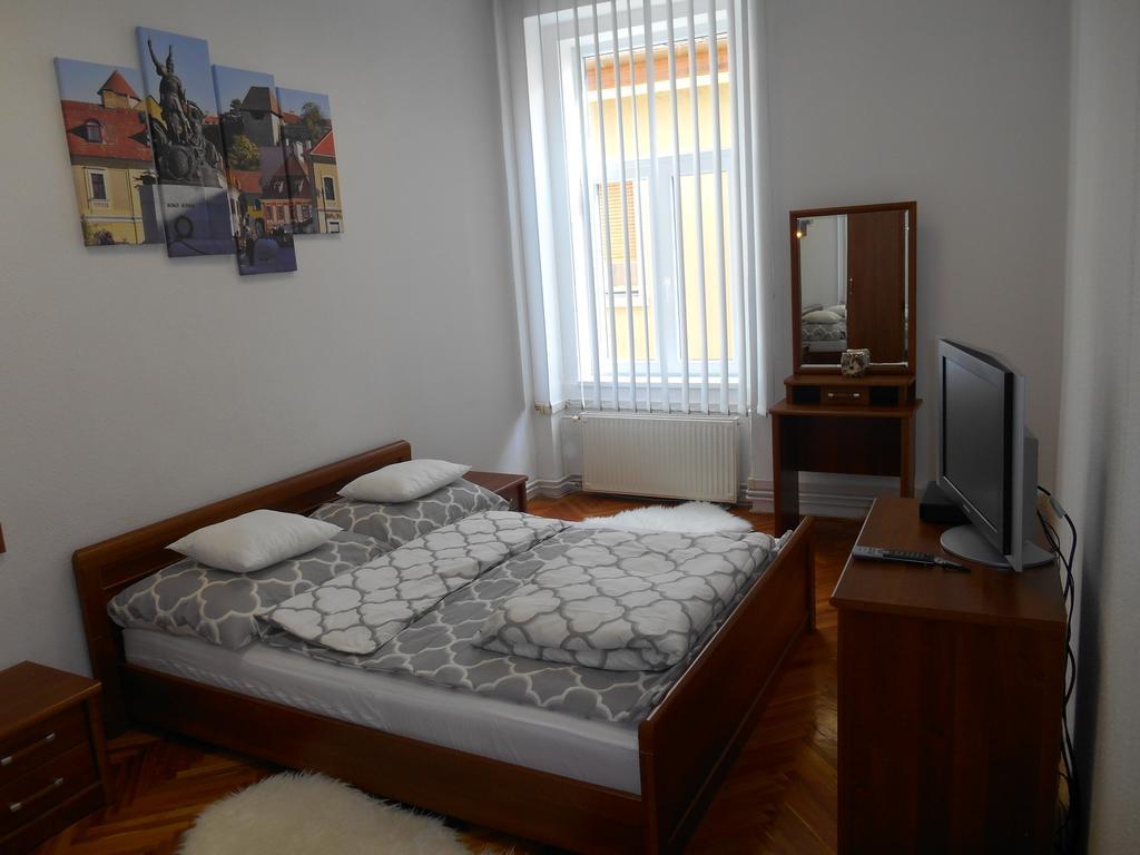 شقة Akos Apartman إغير المظهر الخارجي الصورة